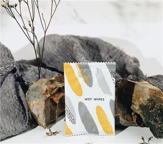 Lingettes alcoolisées à 70 %